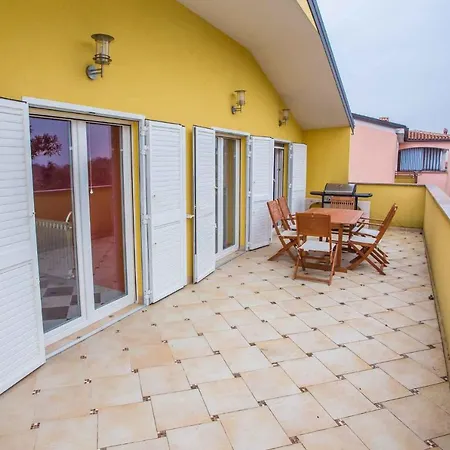 Apartment In Porec/istrien 39700 Porec
